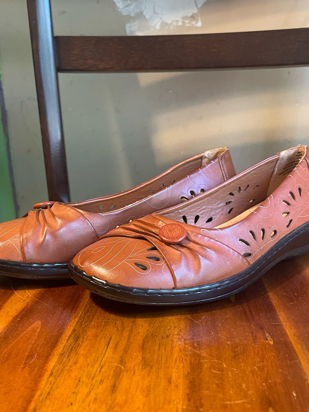 I ❤️ Comfort Brown Laser Cut Floral Cutout Slip On Button Accent Flats 8